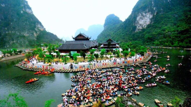 ninh-binh-hoa-lu-mua-cave-trang-an-on-limousine-and-cycling