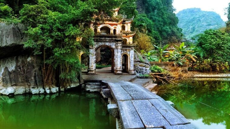 ninh-binh-hoa-lu-trang-an-mua-caves-tour-with-boat-ride
