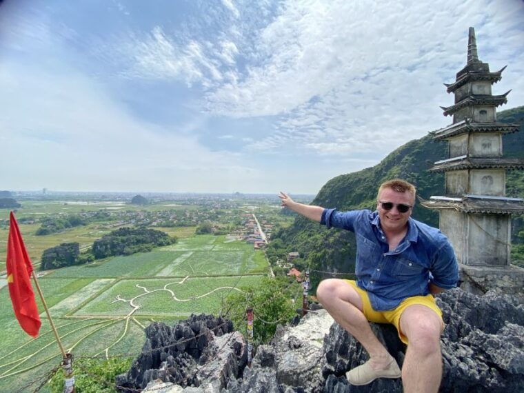 ninh-binh-jeep-tours-from-hanoi-jeep-boat-daily-life