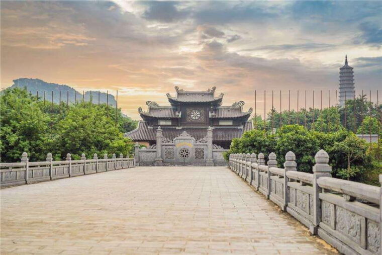 ninh-binh-mua-cave-bai-dinh-pagoda-and-trang-an-day-tour