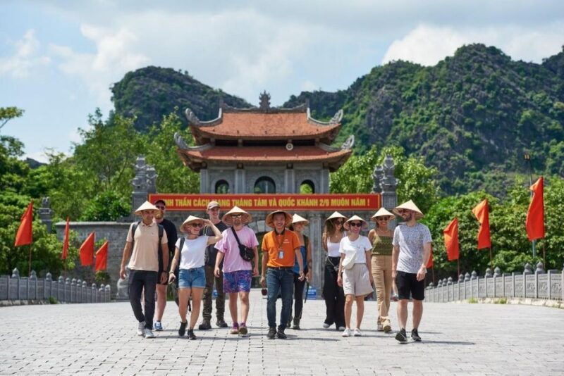 ninh-binh-tours-hoa-lu-tam-coc-cycling-1-day