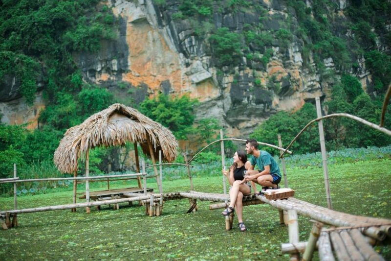 ninh-binh-trang-an-hoa-lu-full-day-with-lunch-buffet-bike