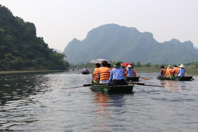ninh-binhbai-dinh-pagoda-electric-car-2-ways-trang-an-eco