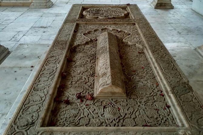 Nizamuddin Tour - Exploring Nizamuddin: A Community Steeped in History and Spirit