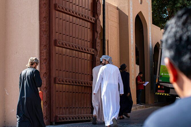 Nizwa by Night Sightseeing Tour - A Journey from Muscat to Nizwa: Setting the Scene