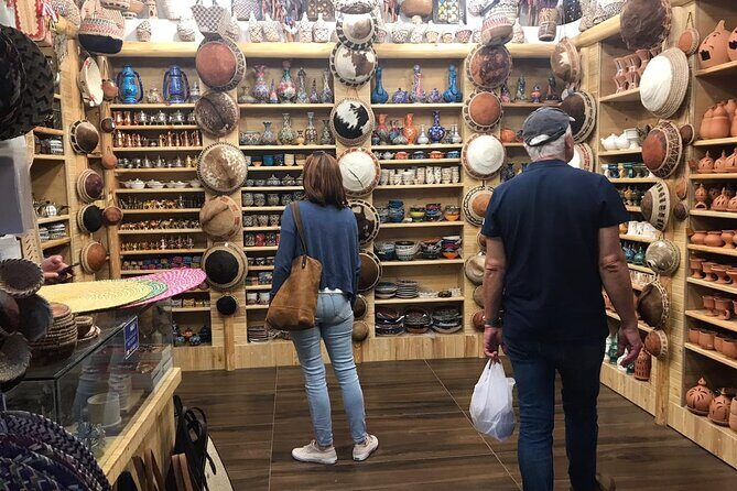Nizwa Market, Nizwa Fort, Misfat Al Abriyeen, Jabal Shams - Authentic Experiences and the Guide’s Role