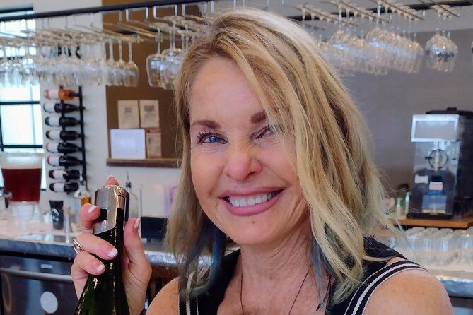 non-bus-champagne-wine-tour-in-traverse-city-shared-experience