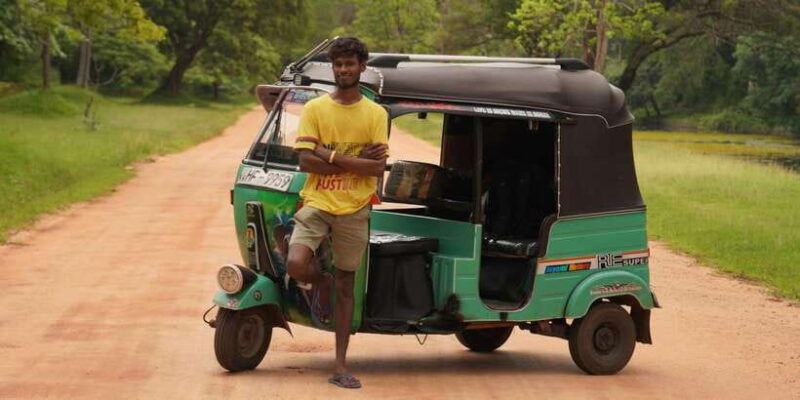 non-touristic-sigiriya-on-tuktuk