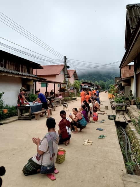 Nongkhiaw boat trip to Muang Ngoi - Village Exploration and Weaving