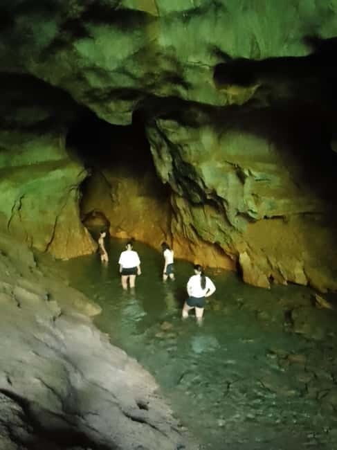 Nongkhiaw boat trip to Muang Ngoi - Trek to the Historical Cave