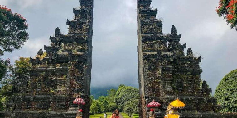 north-bali-banyumala-waterfall-and-ulun-danu-beratan-temple