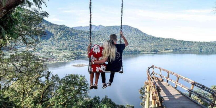 north-bali-banyumala-waterfall-and-ulun-danu-beratan-temple