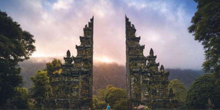 north-bali-banyumala-waterfall-and-ulun-danu-beratan-temple