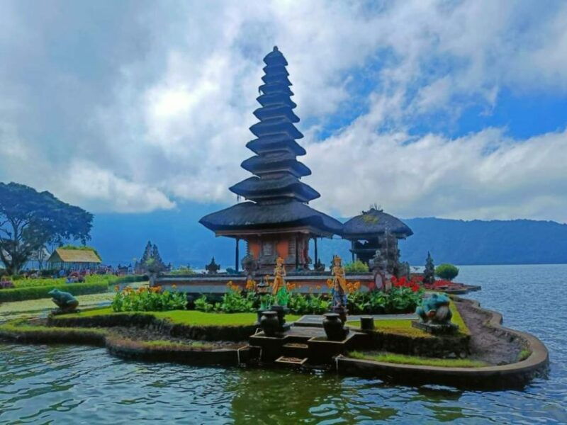 north-bali-dolphin-lovina-beach-aling-aling-waterfall