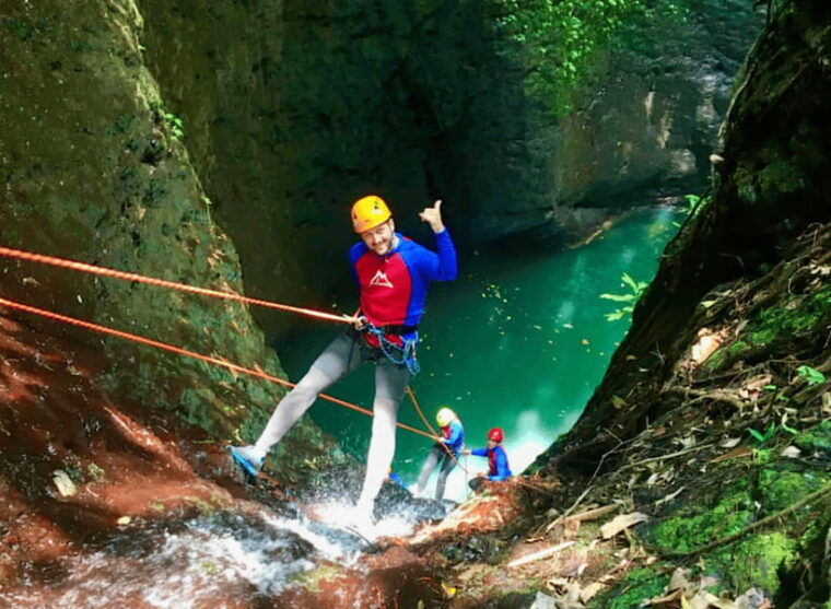 north-bali-guided-canyoning-aling-waterfall-adventure