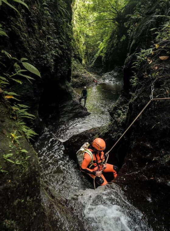 north-bali-guided-canyoning-aling-waterfall-adventure