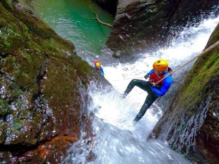 north-bali-guided-canyoning-aling-waterfall-adventure