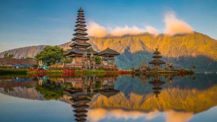 north-bali-highlight-with-waterfall-rice-terrace-temple
