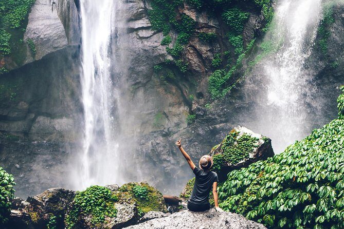 North Bali: Sekumpul Waterfalls and Ulun Danu Temple Tour - Discovering the Experience