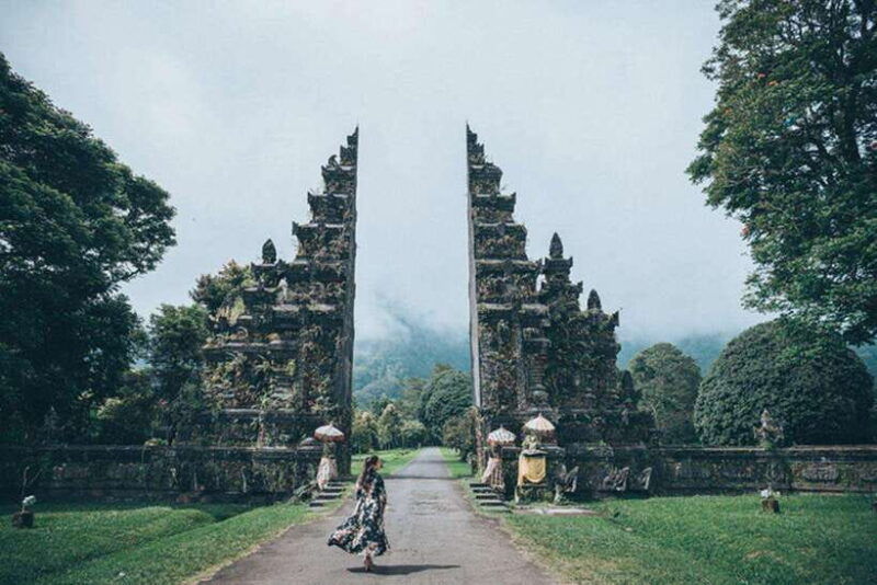 north-bali-twin-lake-handara-gate-and-waterfall