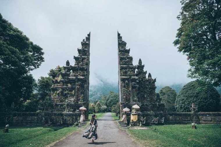 north-bali-twin-lake-handara-gate-and-waterfall