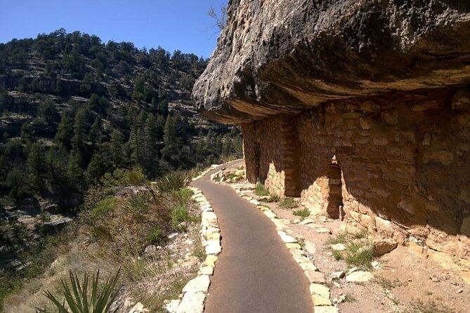 northern-arizona-meteor-crater-and-walnut-canyon-from-phoenix-private-tour