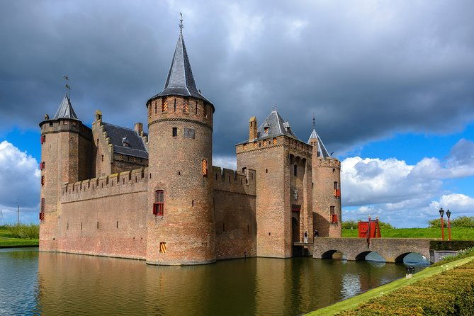 northern-highlights-tour-visit-4-magnificent-places-from-amsterdam