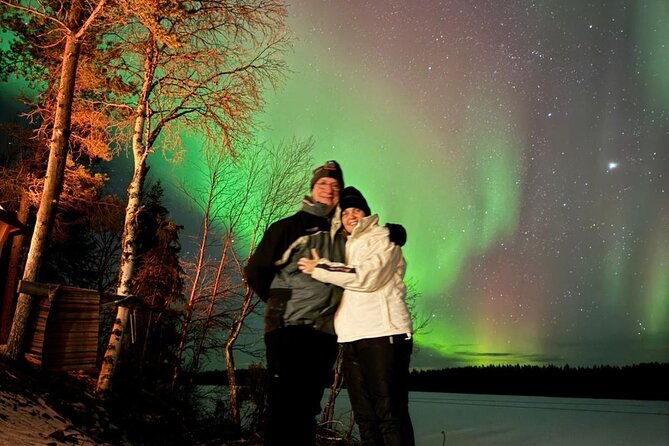 northern-lights-adventure-in-the-wild-with-campfire-treats