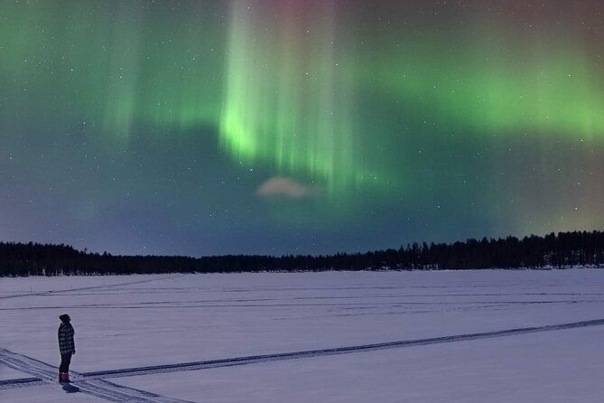 northern-lights-adventure-in-the-wild-with-campfire-treats