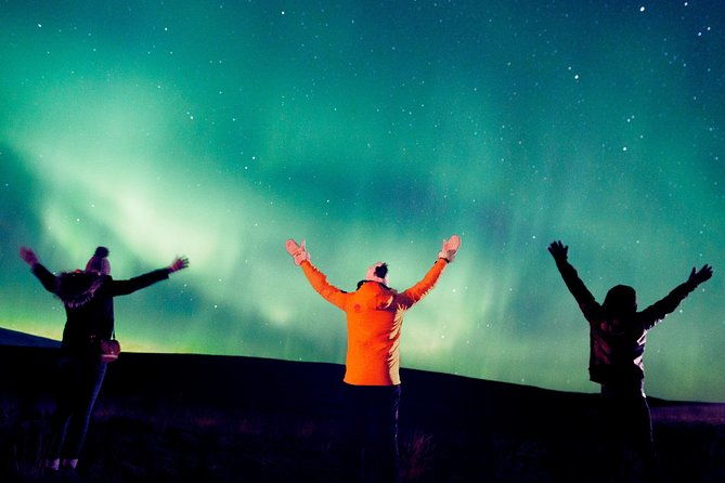 northern-lights-bus-tour-from-reykjavik