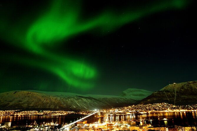 northern-lights-chase-by-bus-in-tromso