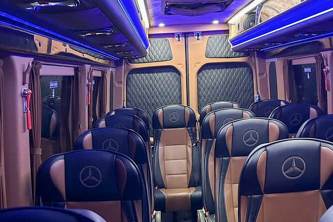 northern-lights-chase-minibus-portraits-toilet-meal-guarantee