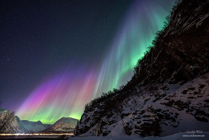 northern-lights-chase-minibus-portraits-toilet-meal-guarantee