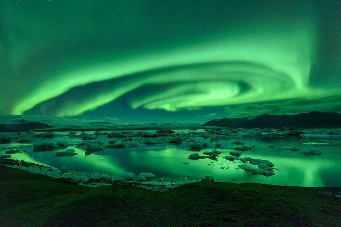 northern-lights-guided-bus-tour-from-reykjavik