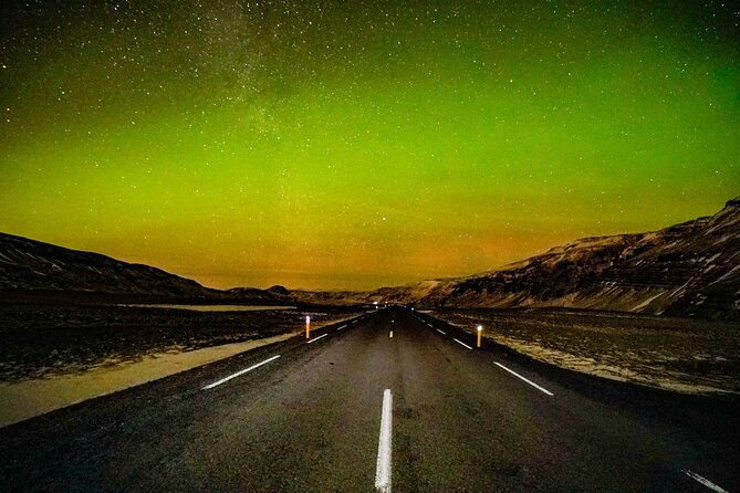 northern-lights-hunt-and-jeep-tour-with-a-photographer