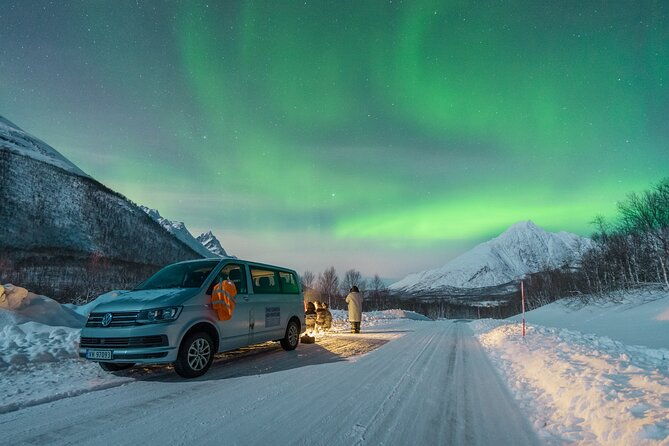 northern-lights-hunt-with-the-green-adventure-photos-included