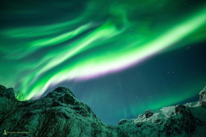 northern-lights-hunt-with-the-green-adventure-photos-included
