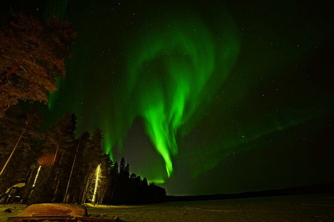 northern-lights-hunting-in-lappish-old-cottage