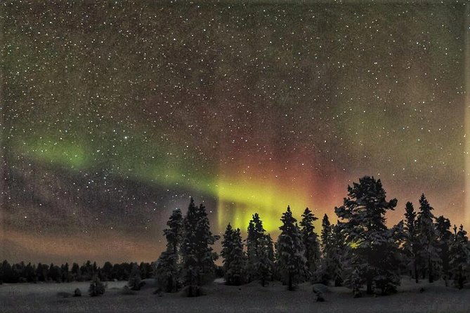 northern-lights-hunting-with-snowmobiles