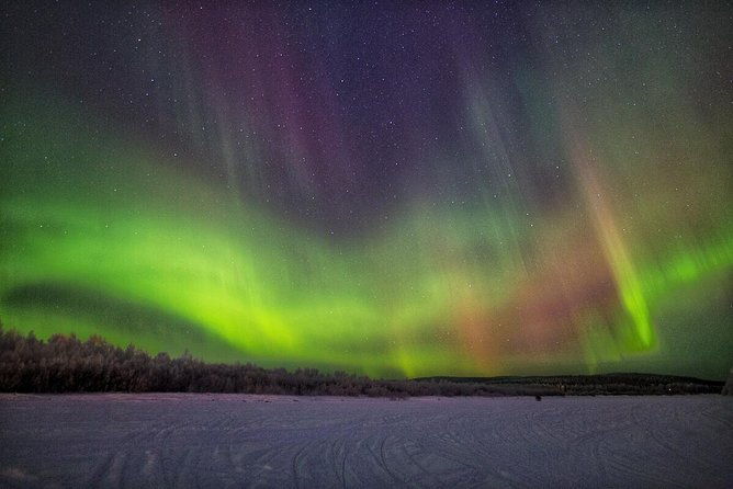 northern-lights-hunting-with-snowmobiles