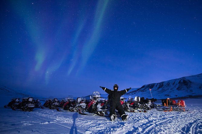 northern-lights-hunting-with-snowmobiles