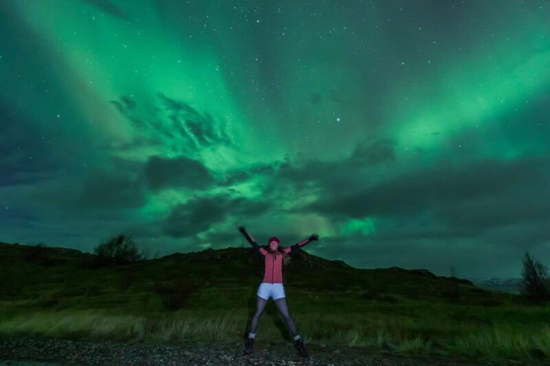 northern-lights-in-mini-bus-photos-hot-cocoa-and-pastries