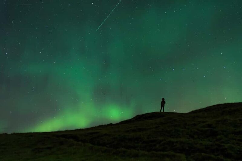 Northern Lights in Super Jeep, Photos, Hot Cocoa, Pastries - Key Points