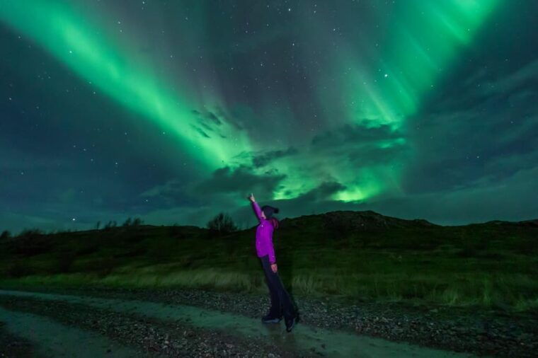 northern-lights-off-road-truck-photos-hot-cocoa-pastries
