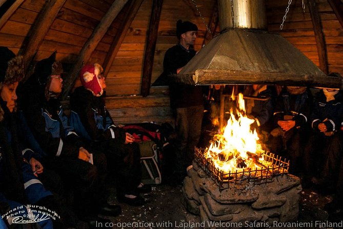 northern-lights-snowmobile-driving-safari