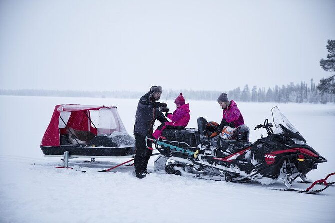 northern-lights-snowmobile-sledge-ride-in-rovaniemi