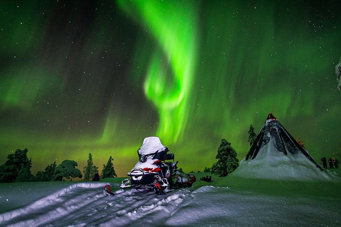 northern-lights-snowmobile-sleigh-ride