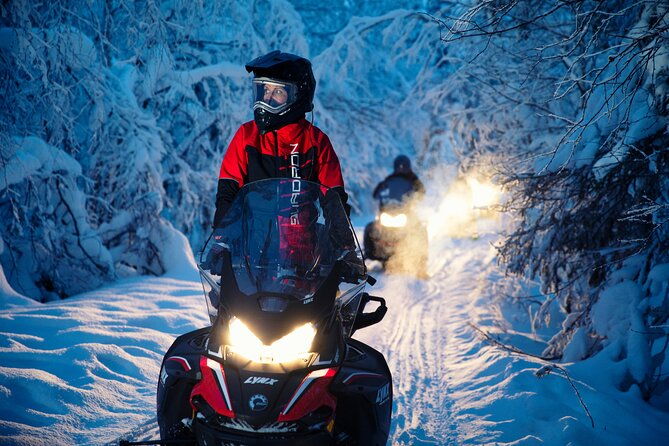 northern-lights-snowmobile-tour