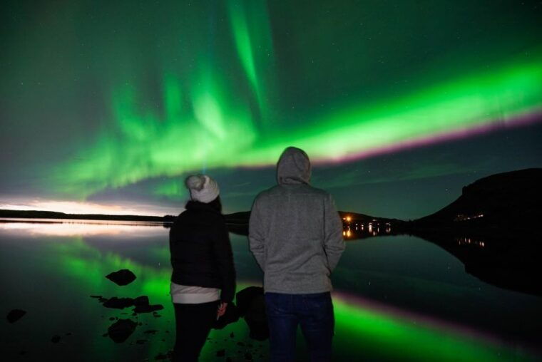 northern-lights-tour-from-reykjavik-with-photography