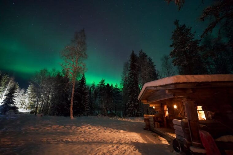 northern-lights-tour-in-atmospheric-cottage-3